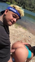 Pareja caliente cogiendo en el rio al aire libre