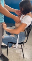 Jovencita masturbando mi verga en el colegio