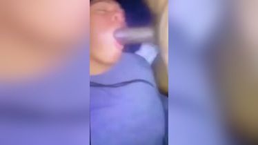 Secretaria puta mamando la enorme verga del jefe